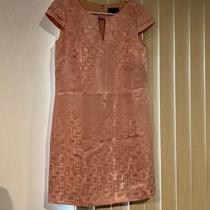 Elegant dress with back closure, pink color, size 4